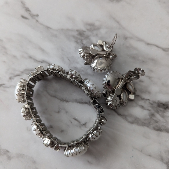 Vintage Bracelet and Earrings Set White Stones and Silver Tone - Picture 6 of 10